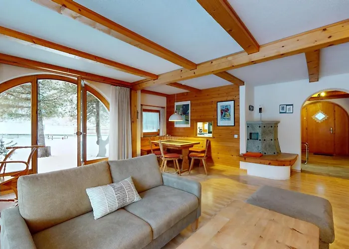 Suot Larsch Apartment