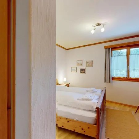 Suot Larsch Lägenhet *