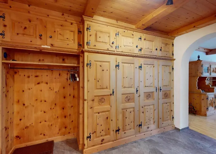 Suot Larsch Apartament *